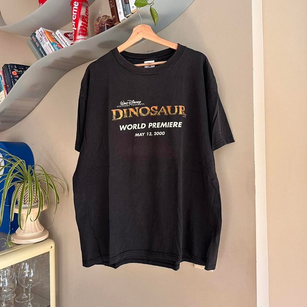 Vintage 2000 Walt Disney Dinosaur Movie shirt
